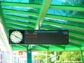 Nástupiště zastávky Poliklinika Barrandov z centra s ještě nezadlážděným kolejištěm | 7.2.2004