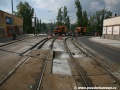 Zatímco zraje beton, svářeči mohou vytvářet bezstykovou kolej.  | 5.5.2011