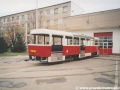 Prototypová modernizace vozu ev.č.9500 v areálu Ústředních dílen Hostivař v pohledu odzadu. | 30.2.2002