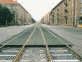 Dočasně provozovaná tramvajová trať v úseku smyčka Černokostelecká - křižovatka Vinice v podobě otevřeného svršku. | 21.9.2002