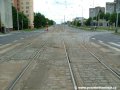 Rozvětvení tramvajové tratě od zastávky Červený Vrch, která byla pro vlaky jedoucí do smyčky zastávkou výstupní, přímý směr pokračuje k zastávce Nádraží Veleslavín, pravý oblouk do prostoru smyčky Červený Vrch.