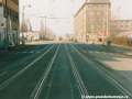 Přímý úsek trati ve středové části Českomoravské ulice pokračoval k zastávkám Mostárna. | 22.2.2003