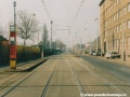 Zastávky Mostárna byly sice opatřeny nástupními ostrůvky, ale protože se Českomoravská ulice v tomto místě stávala užší, byly ostrůvky umístěny nikoliv vstříčně protisměrnému, ale dělilo je od sebe cca 10 metrů. | 22.2.2003