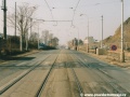 Po opuštění zastávek trať pokračovala stále přímým úsekem v nevzhledné části Českomoravské ulice. | 22.2.2003