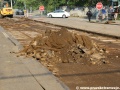 Shrnutá geotextilie uložená pod velkoplošnými panely BKV. | 27.7.2012