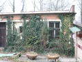 Zahradnictvím opuštěná někdejší administrativní budovy vozovny Královská Obora čeká na zahájení rekonstrukce | 21.2.2007