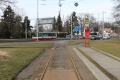 V přímém úseku výjezdové koleje směr Podolí je z vyřazených velkoplošných panelů zřízena občasná nástupní zastávka.