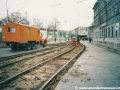 Demontáž původní kolejové křižovatky Elektrárna Holešovice v pohledu od Trojské. | 11.4.2001