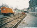 Demontáž původní kolejové křižovatky Elektrárna Holešovice v pohledu od Trojské. | 11.4.2001