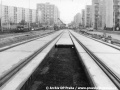 Rekonstrukce tramvajové tratě metodou velkoplošných panelů BKV omezovala provoz takřka celý rok, snímek pochází od zastávky Červený Vrch. | 1989