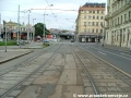 Tramvajová trať v přímém úseku před výjezdovou kolejí ze smyčky Florenc