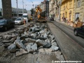 Odstraňování podkladních vrstev pod odtěženými velkoplošnými panely BKV v koleji z centra | 18.6.2010