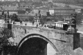 Koňka na Karlově mostě. | okolo 1890