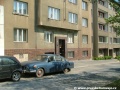 V omítce domu č.or.48 v Kladenské ulici zůstaly zachovány stopy po někdejším uchycení dvou růžic trolejového vedení. | 24.4.2011