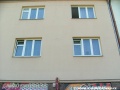 V omítce domu č.or.7 v Kladenské ulici je zachována stopa po někdejším uchycení růžice trolejového vedení. | 24.4.2011