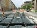 Mezi zastávkami Vápenka a Ohrada probíhá zakrývání tratě zákrytovými panely stejné konstrukce jako v již dříve rekonstruovaném úseku Vápenka - Spojovací. | 13.8.2006