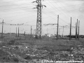 Dvoukolejný oblouk manipulační tratě v Kukulově ulici na Vypichu již po zastavení provozu. | jaro 1981