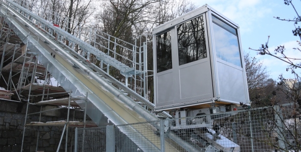 V principu to samé... Jen z pozemní lanové dráhy je v další generaci šikmý výtah od švýcarské firmy Inauen-Schätti. | 16.2.2018