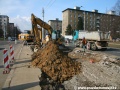 Odtěžování podkladních vrstev pod velkoplošnými panely BKV během rekonstrukce tramvajové tratě Kbelská -  Lehovec | 4.3.2010