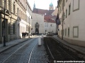 Opravovala se také zdvižená dlažba podél kolejnic v Karmelitské ulici. | 15.3.2013