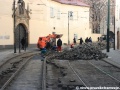 Probíhající zádlažba koleje v Letenské ulici. | 15.3.2013