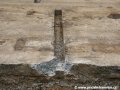 Původní betonová deska po vytrhání dřevěných pražců, vybourání podkladnic a odfrézování vrchní narušené vrstvy, aby mohlo dojít k jejímu opětovnému využití. | 12.7.2007