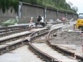 Sjezdová výhybka rekonstruované křižovatky Letenský tunel směrem ke Strossmayerovu náměstí je zatím provizorně uložena na cihlách. | 29.7.2007