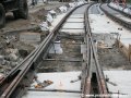 Vrchol rekonstruované křižovatky Letenský tunel od Čechova mostu je uložen na obnovené betonové desce, v prostoru pod rozjezdovou výhybkou je zatím vynechán prostor pro uložení přestavníku. | 29.7.2007