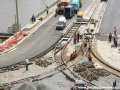 Na rekonstruované křižovatce Letenský tunel dochází k zádlažbě střední části a pokládání asfaltového krytu v prostoru předjízdné koleje. | 11.8.2007