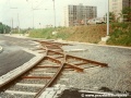 Smyčka Sídliště Modřany je již v provozu, přesto dokončovací práce stále neskončily, stále chybí podstatná část zákrytu kolejiště | 27.5.1995