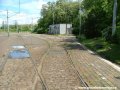 Za odbočením z traťové koleje smyčky Levského se v rozjezdové výhybce kolej větví na střední a vnější odstavnou kolej