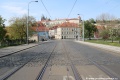 Posledních několik desítek metrů tratě je zřízeno klasickou konstrukcí žlábkových kolejnic na příčných pražcích s krytem z velké žulové dlažby.