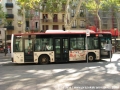 Bus del barii, tedy místní autobus jede na okružní lince, která slouží jako courák skrz čtvrť. Transparent u prvních dveří zobrazuje číslo linky a nikoliv pořadí | 17.8.2009