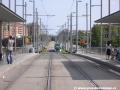 Vůz linky T5 nechal v zastávce Glòries na trati linky T4 vystoupit cestující a dojel za kolejovou spojku, po jejímž přejetí bude pokračovat v jízdě zpět | 10.-15.7.2008