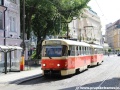 Výluka tramvajové tratě v tunelu pod Bratislavským hradem oživila také provoz „vnitřní“ koleje u Slovenského národního divadla. Do zastávky Jesenského přijíždí souprava vozů T3SUCS ev.č.7831+7832 z roku 1987 vypravená na linku 9. | 18.7.2012