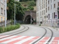 Vjezdový portál 792 metrů dlouhého tunelu po bratislavským hradem, který sloužil až do roku 1983 pouze automobilům a od roku 1983 naopak električkám | 3.8.2007