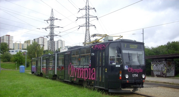 Sedmička byla ve směru od Lískovce ukončena už na Mendlově náměstí. Celovozová reklama Olympia na voze KT8D5R.N2 #1714 patřila k těm povedenějším. | 30.8.2010