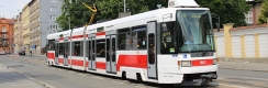 Vůz RT6N1 ev.č.1802 v Údolní ulici poblíž brněnské porodnice. | 17.5.2015