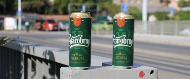 Když už vychytáme štatlovej flek na šotění šaliny nad Svitavou, tak to tam pořádně zapijem škopkem Starobrna. Tak milé Pražské tramvaje, vše nejlepší k 25. narozeninám! | 1. 10. 2024