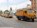 Trojice vozů T5C5 ev.č.4284+4285+4304 s vozidlem, jímž na místo přijeli techničtí pracovníci. | 12.7.2012