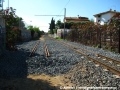 Tady zřejmě již brzy bude ulice a železniční přejezd, proto zde byl nedávno v předstihu položen krátký úsek druhé koleje. Jedna z ukázek neustálého stavebního ruchu na trati Metrocagliari. | 27.7.2010
