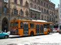 Pohled zezadu na náměstí Piazza Matteoti dokazuje, že trolejbus č. 623 skutečně jede v běžném provozu na lince č. 5. V provozu byly spatřeny dvě modifikace trolejbusu, pravděpodobně starší provedení se skládacími dveřmi měly kromě vozu č. 623 ještě vozy č. 620 a 630. | 27.7.2010