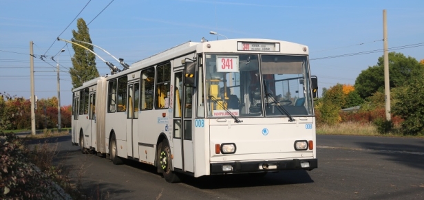 Trolejbus Škoda 15Tr11/7 ev.č.008 na objednané jízdě v nevyužívaném obratišti Železárny. | 30.9.2017