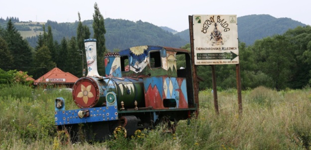 Po letech se Pražské tramvaje vrací na Čiernohronskou železničku, v cílové stanici Chvatimech nás z dálky vítá radostně nalakovaný vrak parní lokomotivy... | 6.8.2010
