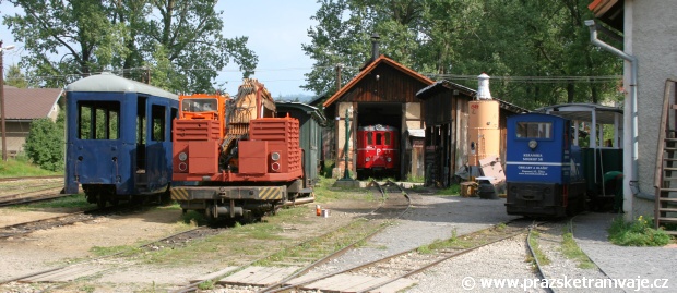 Pohled do zázemí železnice v Čiernem Balogu | 8.8.2007