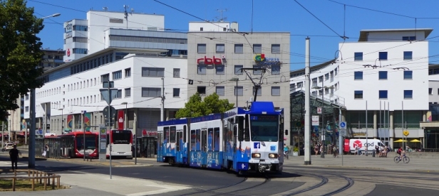 O chvíli později projede stejným místem i vůz #141. | 27.6.2019