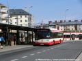 Vůz Solaris Urbino 12 ev.č.2082 v přestupním terminálu Łostowice Świętokrzyska. Výstupní zastávka tramvají tvoří zároveň nástupní autobusů. | 19.7.2014