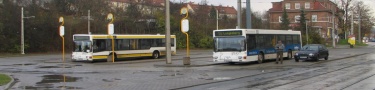 Prostor autobusového miniterminálu Tinz je umístěn uprostřed tramvajové smyčky | 17.11.2005