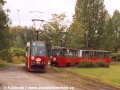 Na konečné linek 4 a 5 v ulici Lompy se sešek sólo vůz 105N ev.č.742 na lince 5 a souprava vozů 105N vedená vozem ev.č.564 na lince 4 | 30.9.2004
