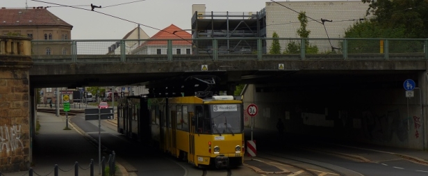 Souprava vozů KT4D #310+#301 projíždí podjezdem pod železničním nádražím v Gorlitz. | 28.10.2018